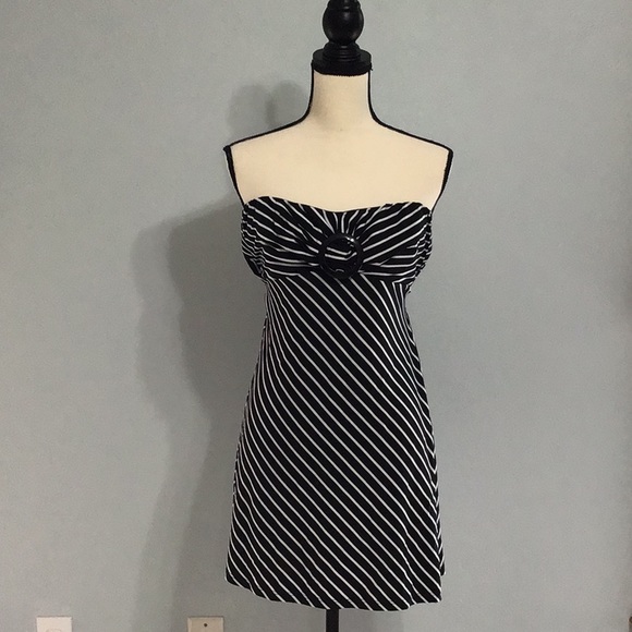 WHITE HOUSE BLACK MARKET STRIPED DRESS - Picture 1 of 4